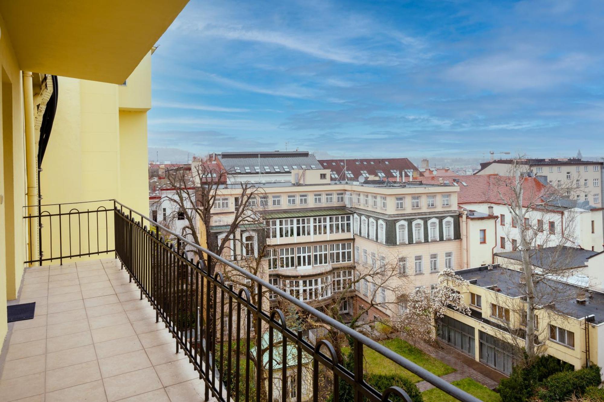 Palace Petrarca Prague Extérieur photo